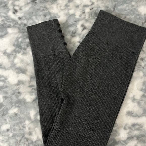 Maurice’s Size Medium Charcoal Knit Leggings - Picture 2 of 3